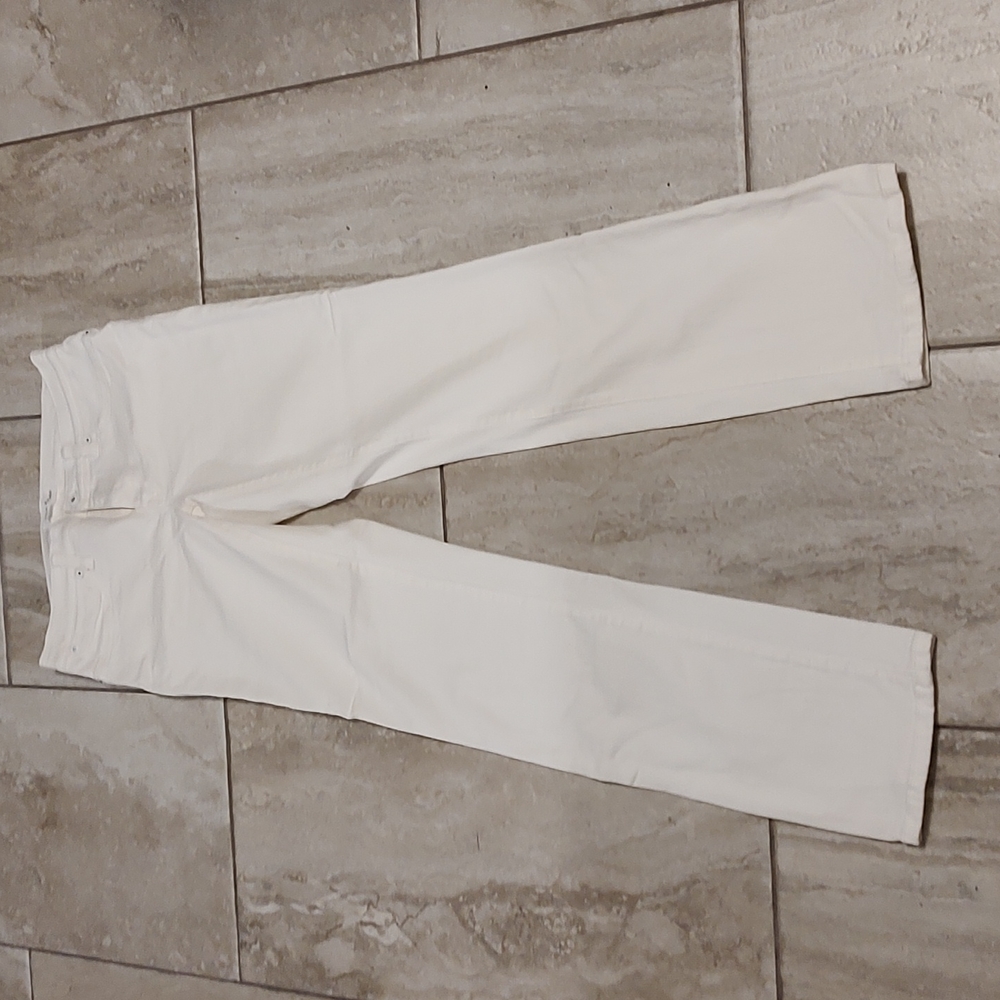 Lila Ryan White jeans